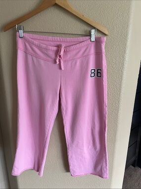 Victoria’s Secret Pink Drawstring Cropped Sweatpants 86 Graphic